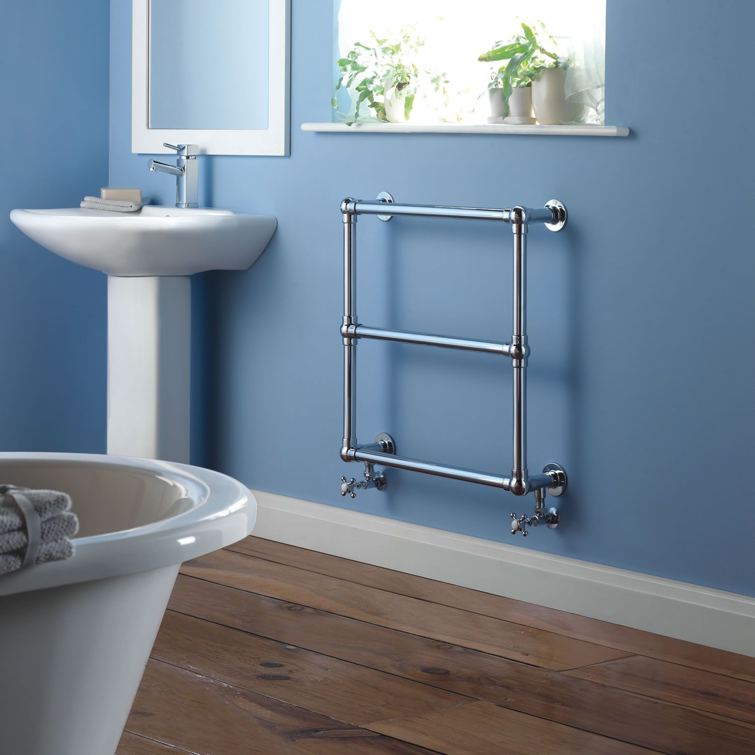 Countess - Traditional Hydronic Heated Towel Warmer - 27" x 27"